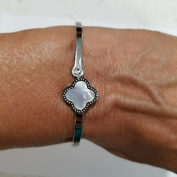 Beautiful Sterling steel Bracelet, White clover - Picture 6 of 8